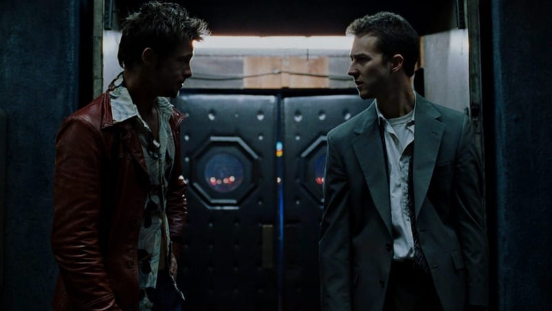 Podziemny kręg (1999), wybitny film na podstawie genialnej powieści. Tyler Durden kontra Narrator w garniturze, czyli Ty kontra Ty z feedu.